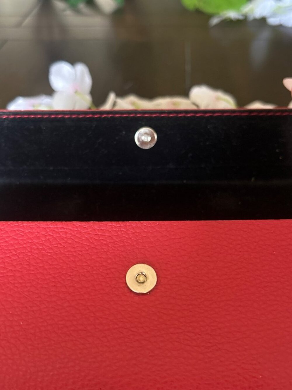 Guess Red Faux Leather Eyeglass Case Snap Magnetic Closure Soft Lined - Picture 6 of 10
